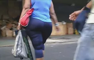 Joven brit dándole la cabeza a un viejo pornoamateurlatino