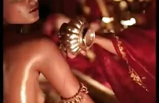 Morena adolescente se desnuda para un chico pornotube latino