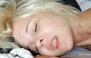 Show de Sambuca de la estrella porno porno en idioma español latino rusa